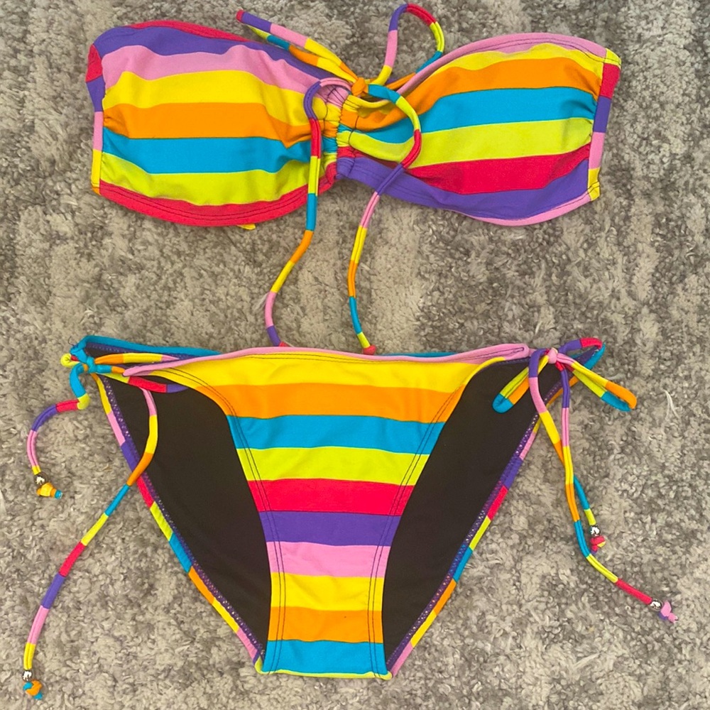Two Piece Bikini Set Size M NWOT Stripped ❤️💜🧡💛💚💙